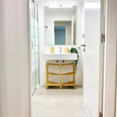 Deluxe Flat W Garage By Wave Holiday home